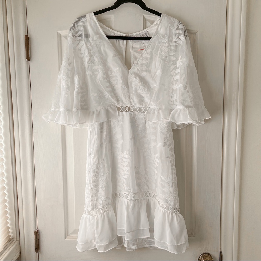 Selfie Leslie - floral ruffle white dress with flare sleeve